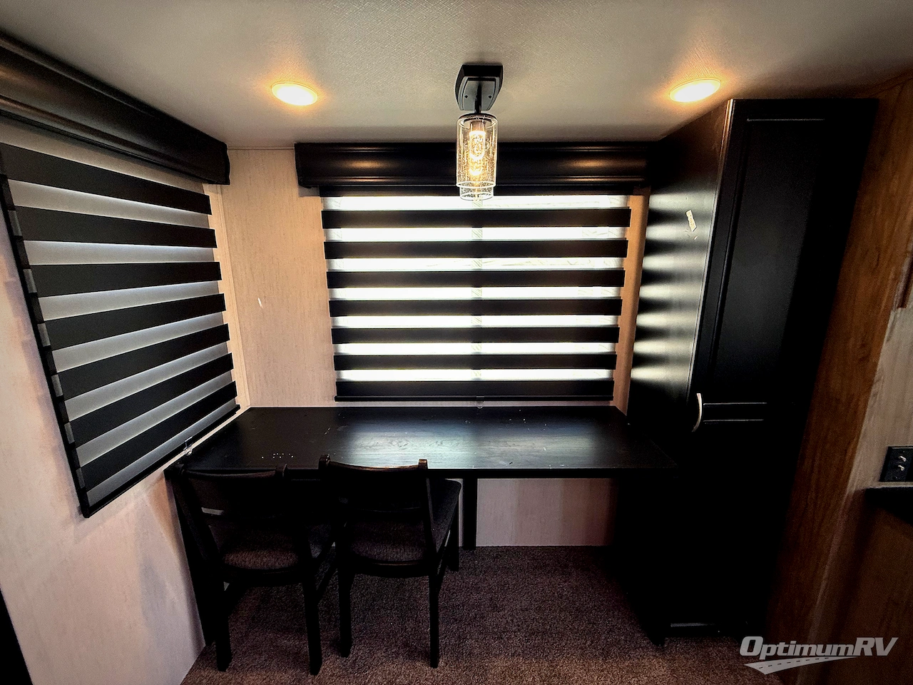 2022 Forest River Cherokee Arctic Wolf Suite 3660 Photo 6