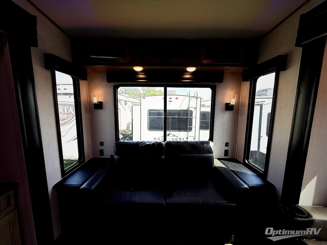 2022 Forest River Cherokee Arctic Wolf Suite 3660 Photo 8