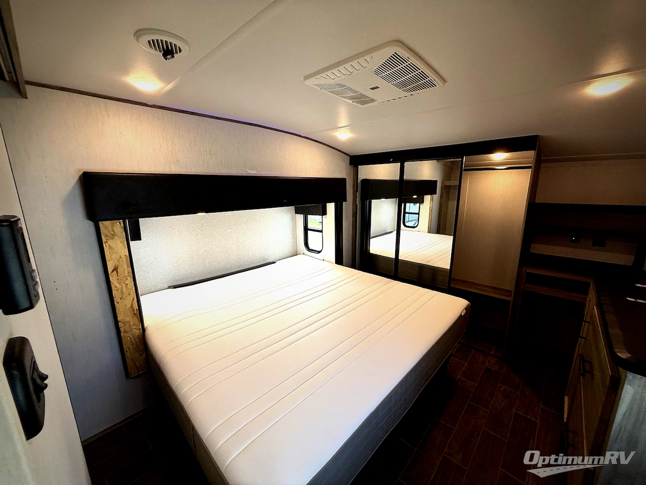 2022 Forest River Cherokee Arctic Wolf Suite 3660 Photo 17