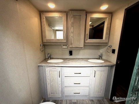 2021 Keystone Montana High Country 331RL RV Photo 2