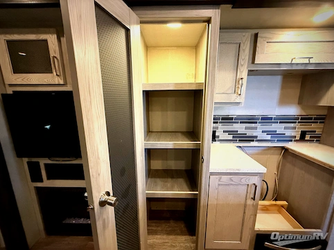 2021 Keystone Montana High Country 331RL RV Photo 4