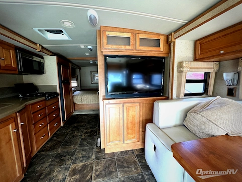 2013 Itasca Sunova 30A RV Photo 4