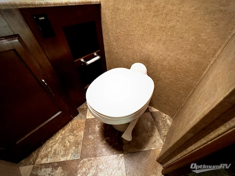 2014 Coachmen Mirada 35BH RV Photo 3