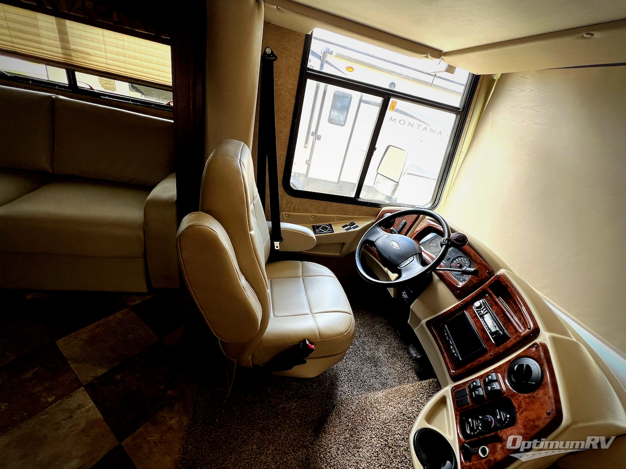 2014 Coachmen Mirada 35BH Photo 6