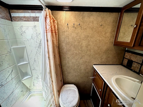 2018 Viking Ultra-Lite 17FQS RV Photo 4