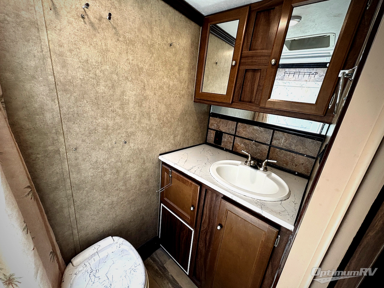 2018 Viking Ultra-Lite 17FQS Photo 11