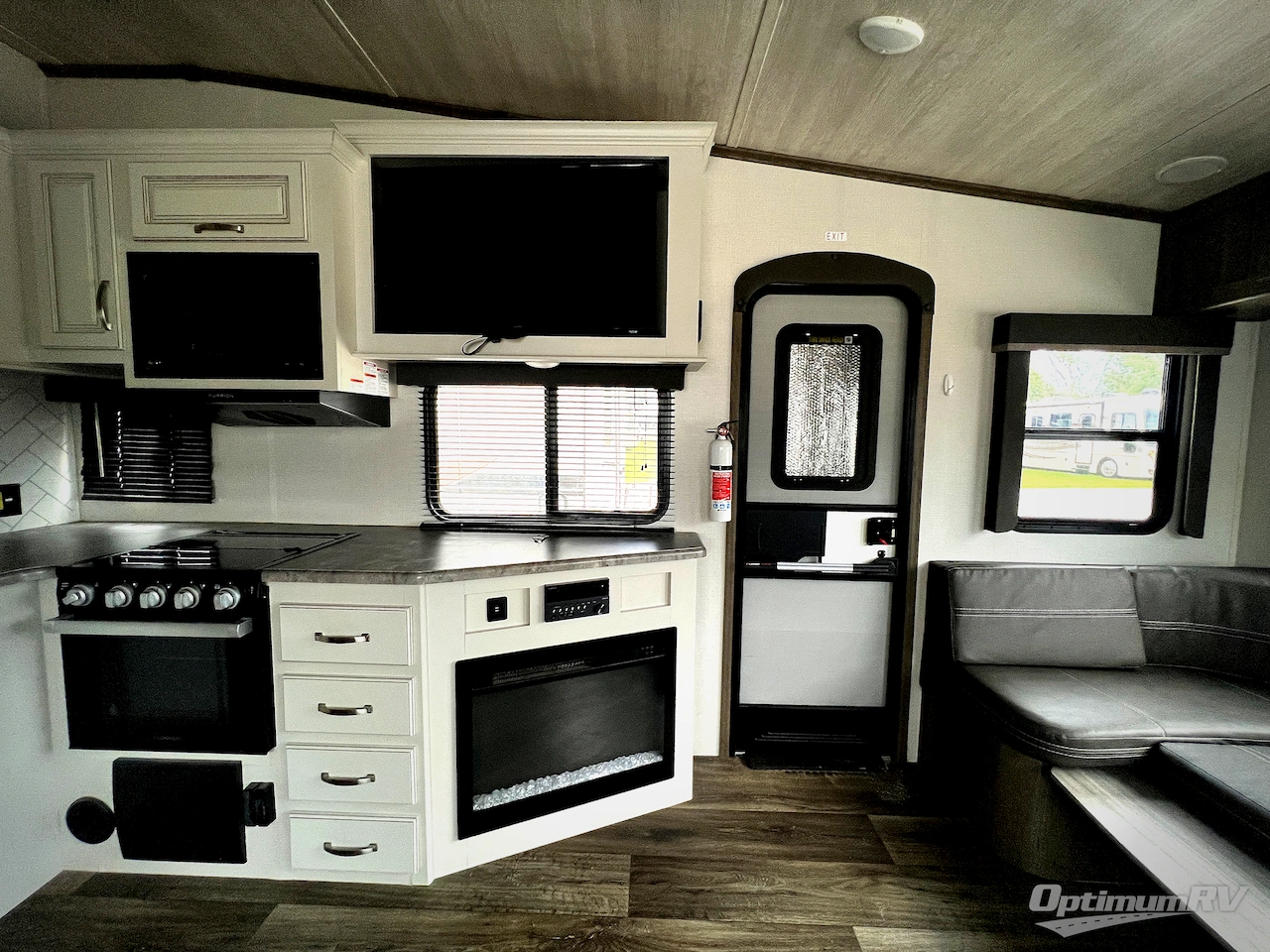 2022 Keystone Cougar Half-Ton 24RDS Photo 8