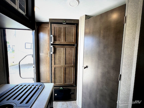 2021 Forest River Rockwood Mini Lite 2109S RV Photo 4