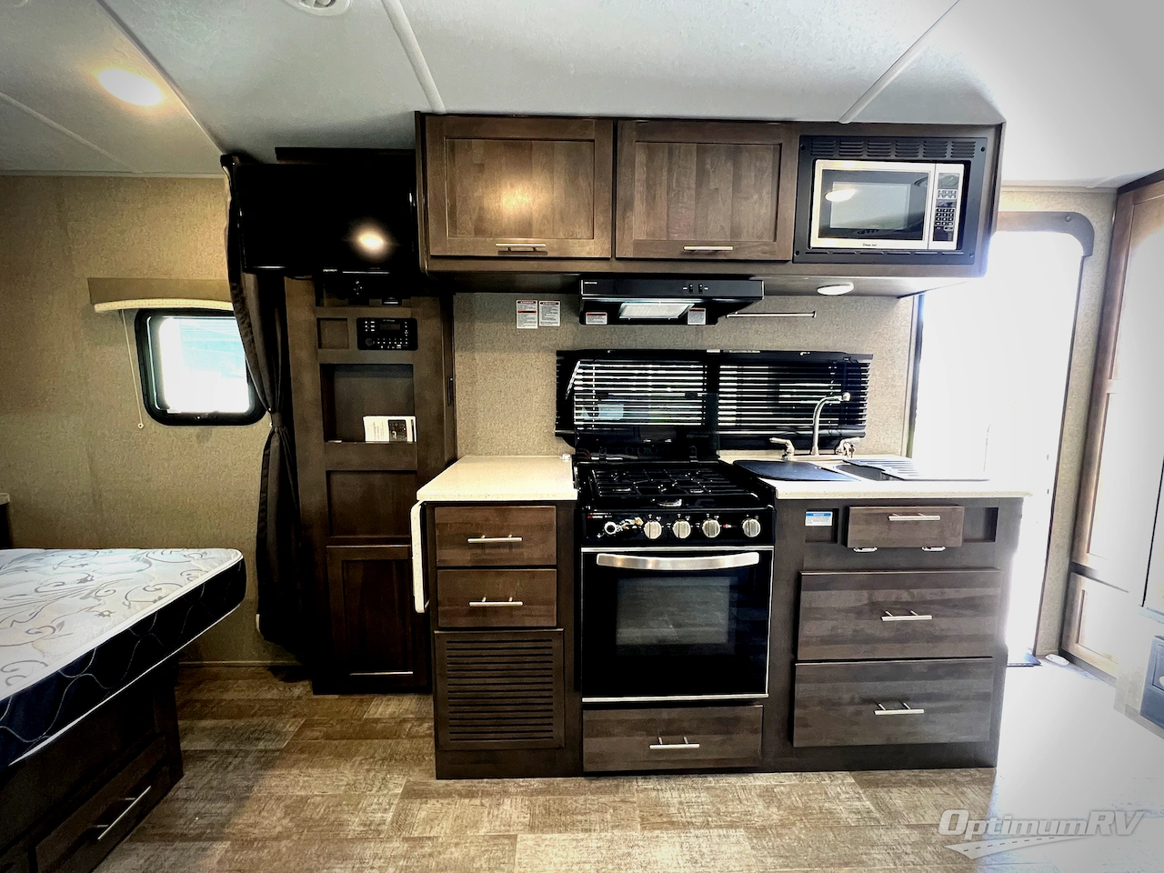 2021 Forest River Rockwood Mini Lite 2109S Photo 10