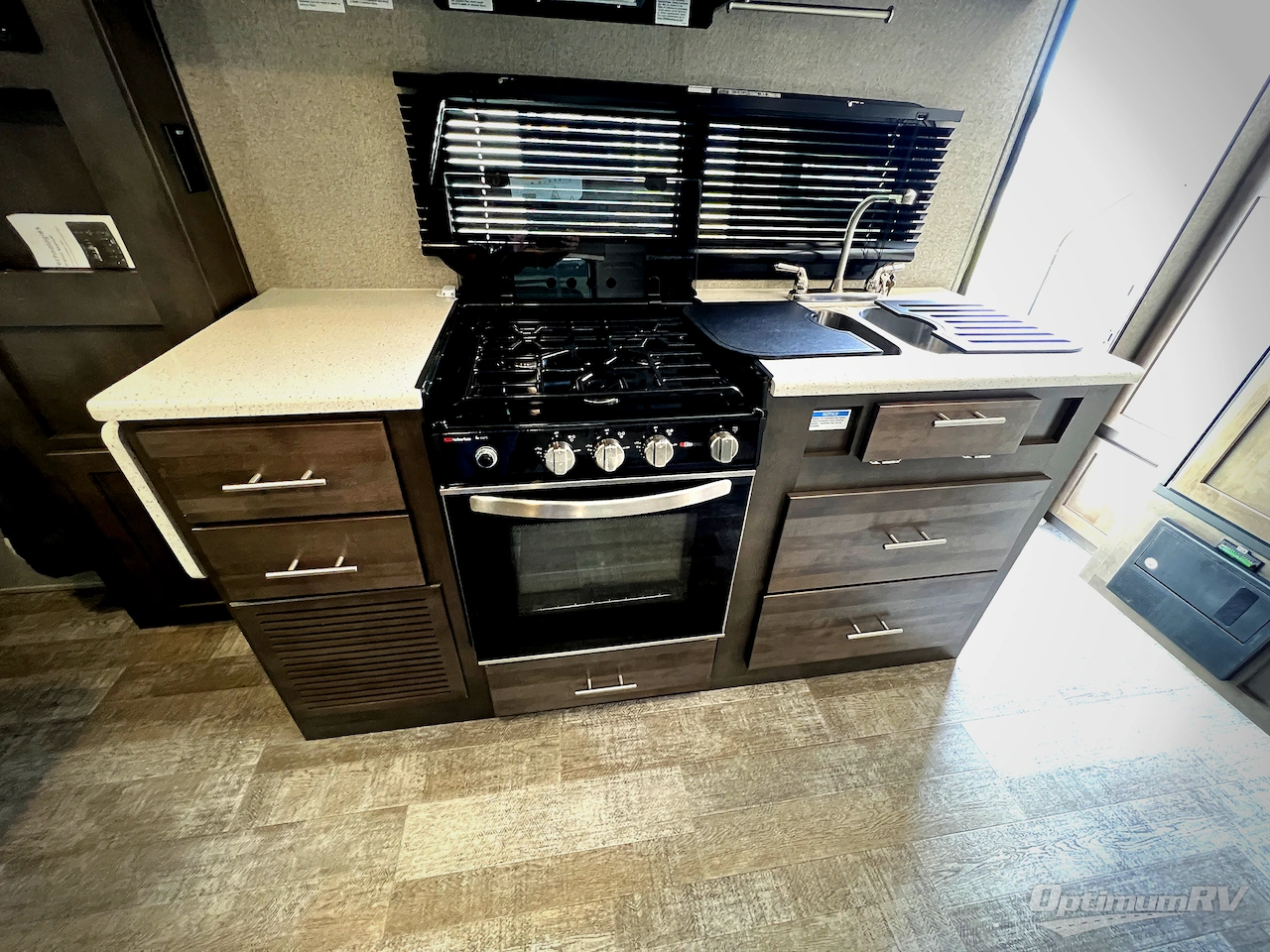 2021 Forest River Rockwood Mini Lite 2109S Photo 11