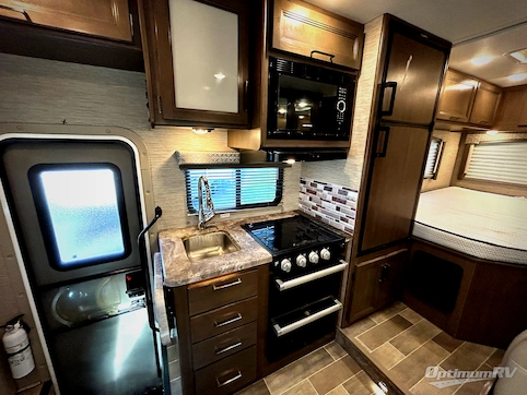 2022 Thor Chateau 22E RV Photo 4