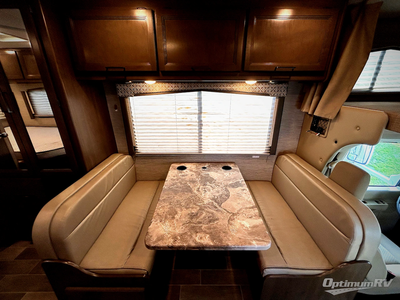 2022 Thor Chateau 22E Photo 11