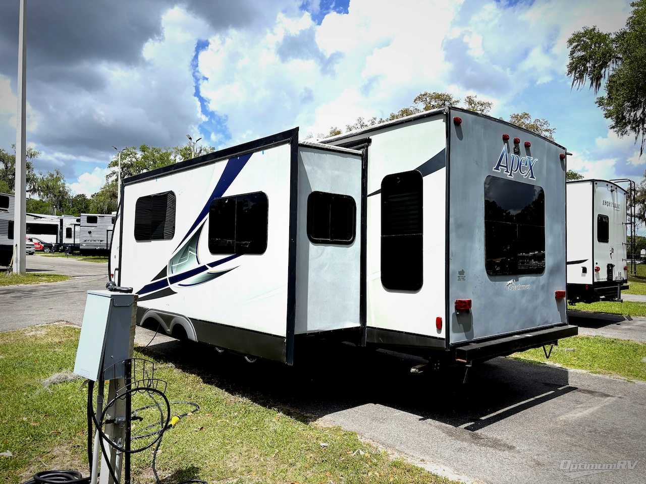 2018 Coachmen Apex Ultra-Lite 279RLSS Photo 3