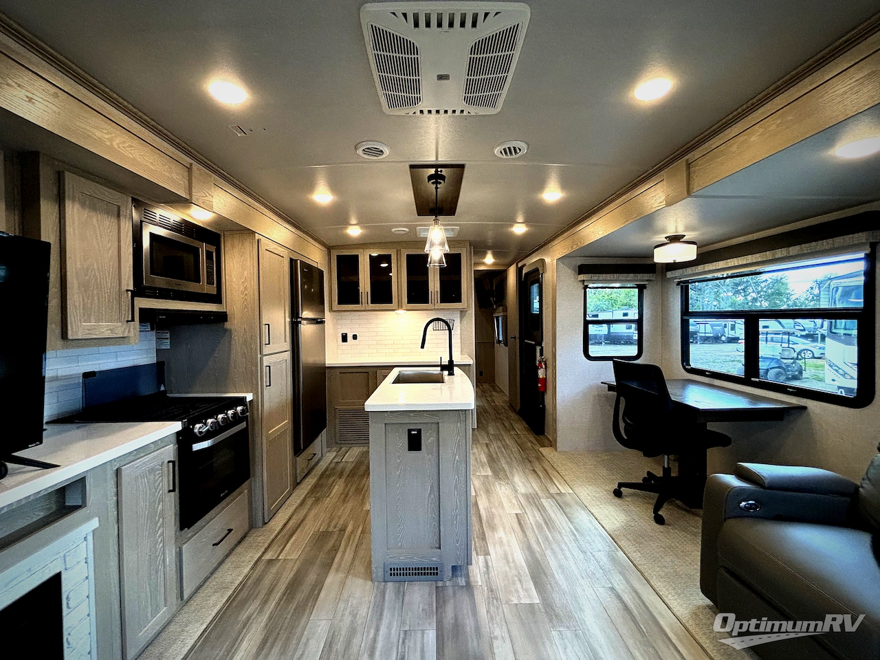 2023 Forest River Flagstaff Classic 832lKRL Photo 5