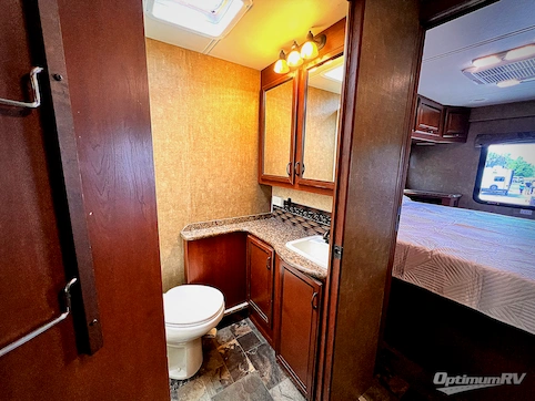 2014 Thor Four Winds Super C 33SW RV Photo 4