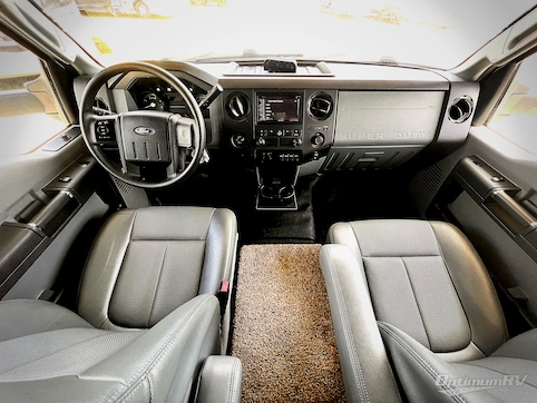 2014 Thor Four Winds Super C 33SW RV Photo 2
