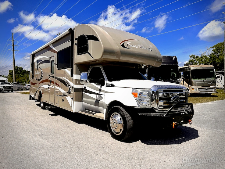 2014 Thor Four Winds Super C 33SW RV Photo 1