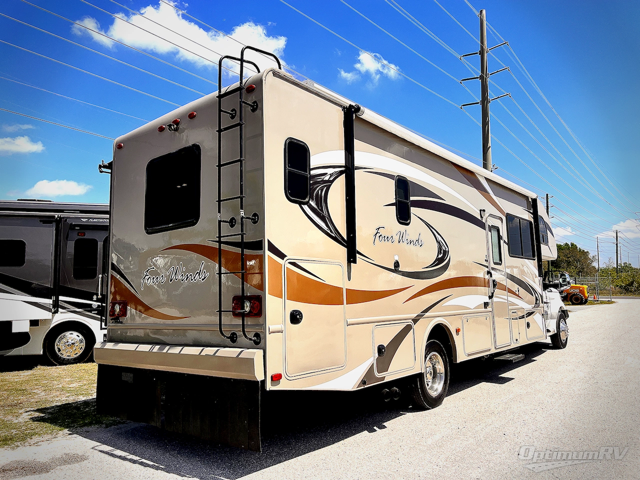 2014 Thor Four Winds Super C 33SW Photo 2