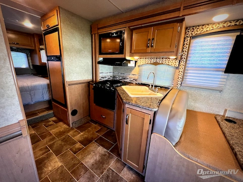 2017 Thor Four Winds 28Z RV Photo 3