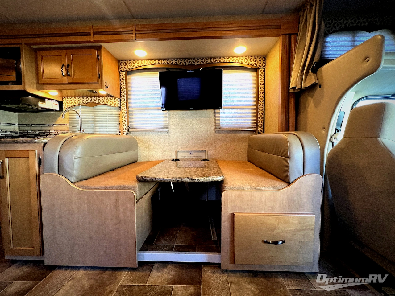 2017 Thor Four Winds 28Z Photo 8