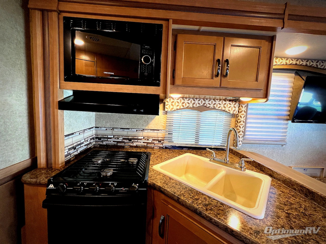 2017 Thor Four Winds 28Z Photo 12