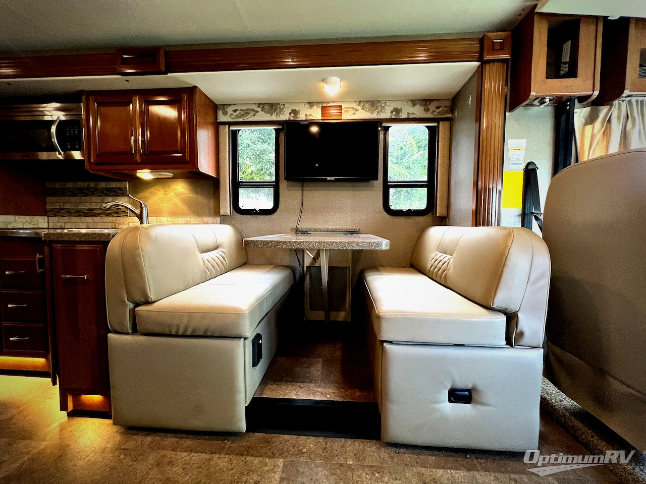 2018 Holiday Rambler Admiral 30U Photo 9