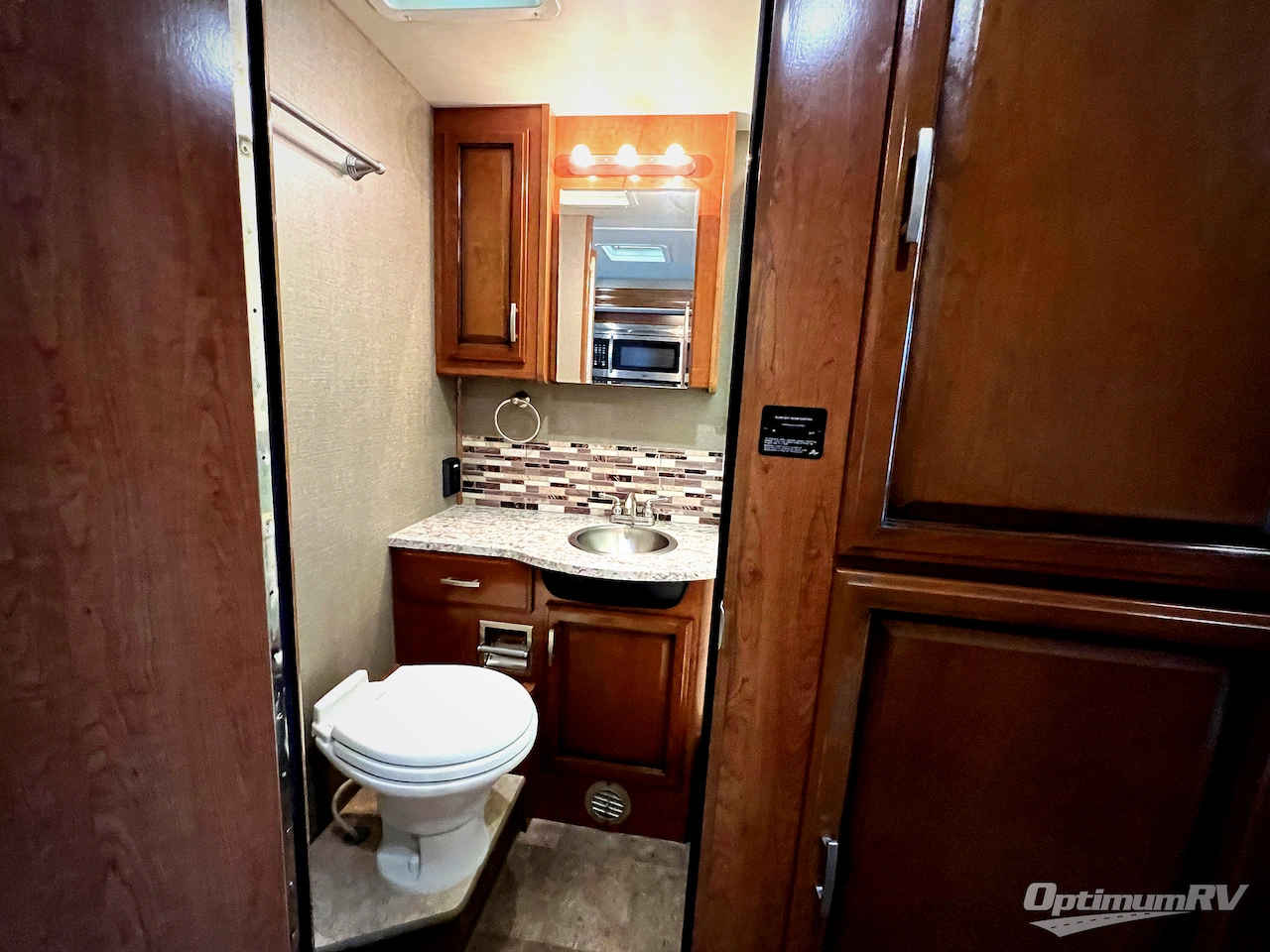 2018 Holiday Rambler Admiral 30U Photo 17