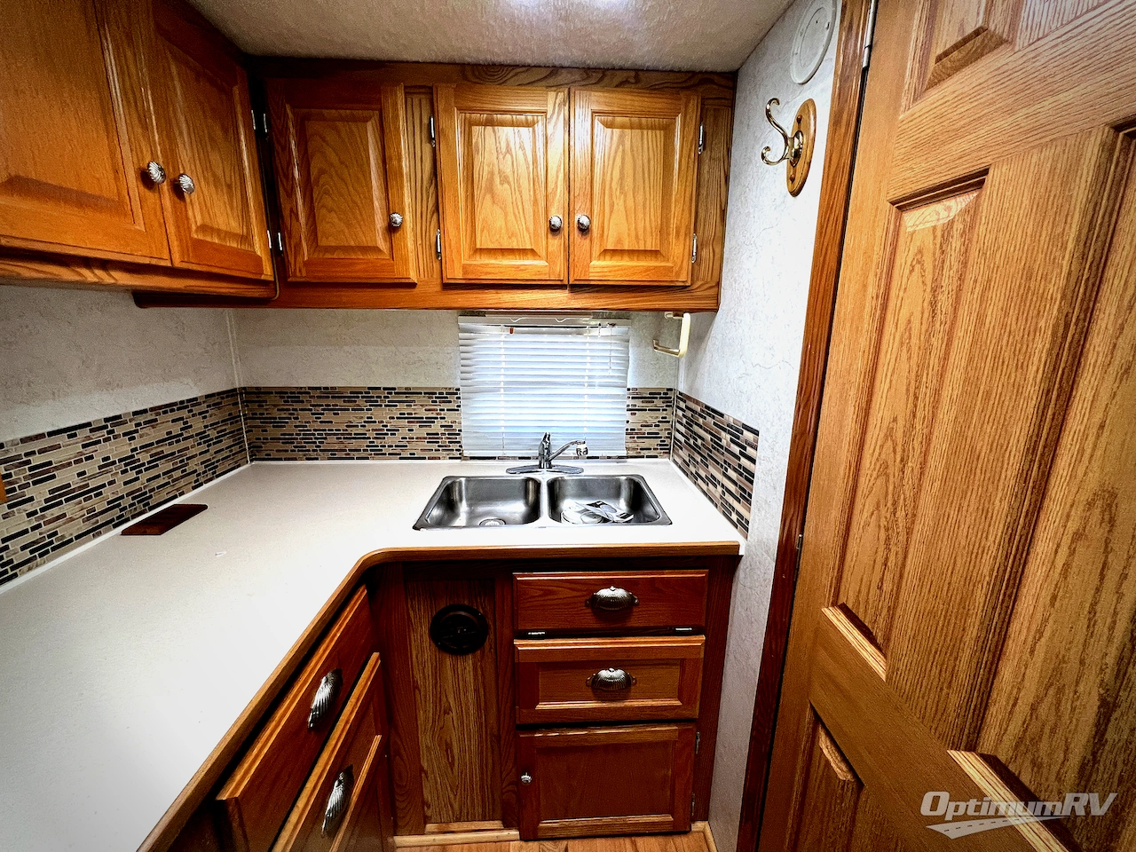 2004 Gulf Stream BT Cruiser 51250 Photo 13