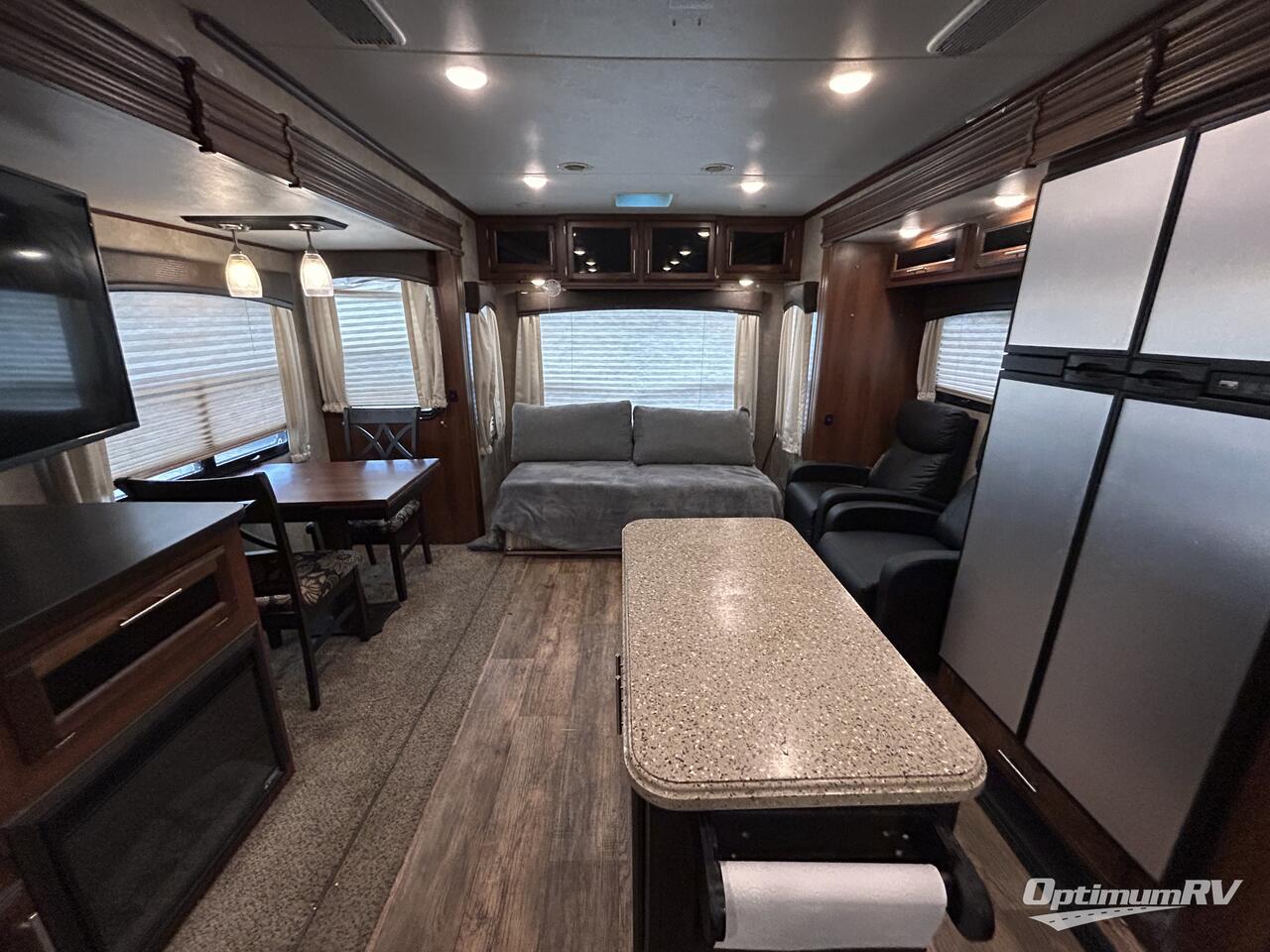 2017 Jayco Eagle 320RLTS Photo 4