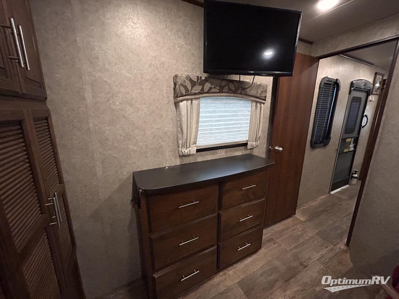 2017 Jayco Eagle 320RLTS Photo 10