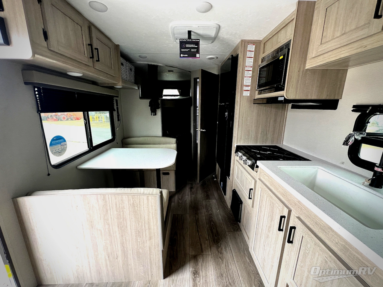 2026 Coachmen Catalina Summit Series 8 211BH Photo 5