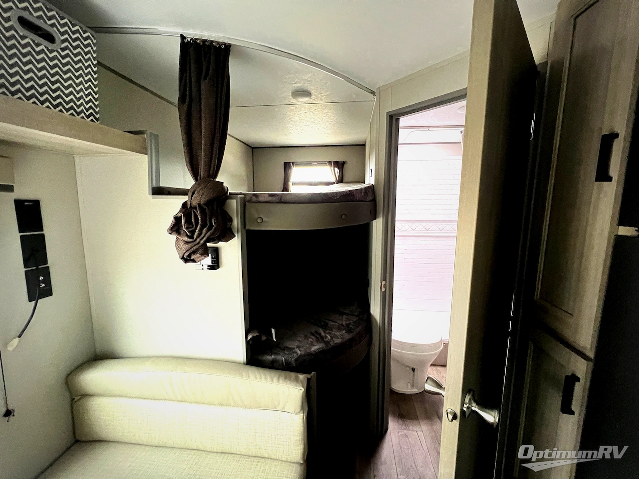 2026 Coachmen Catalina Summit Series 8 211BH Photo 13