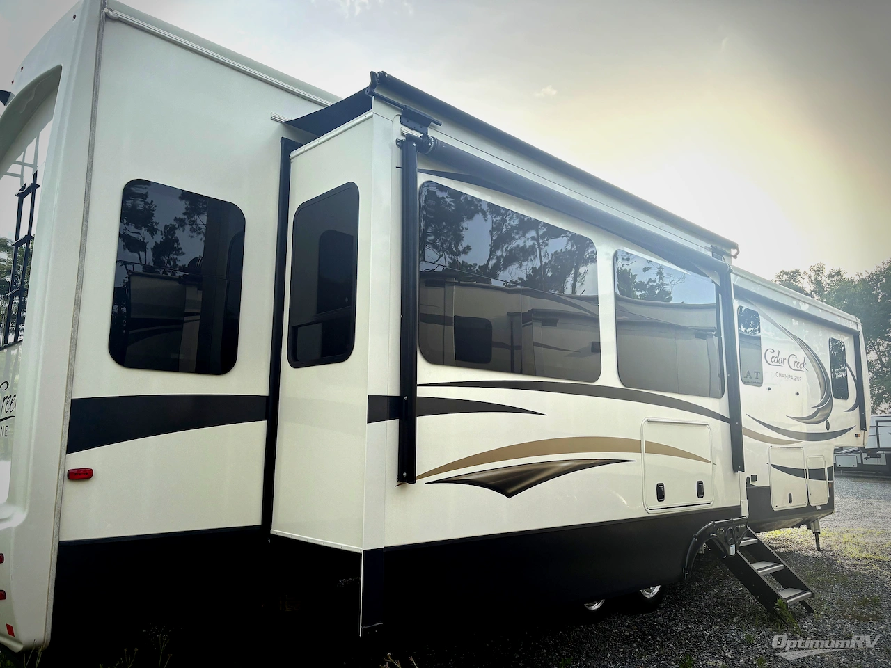 2020 Forest River Cedar Creek Champagne Edition 38EL Photo 2