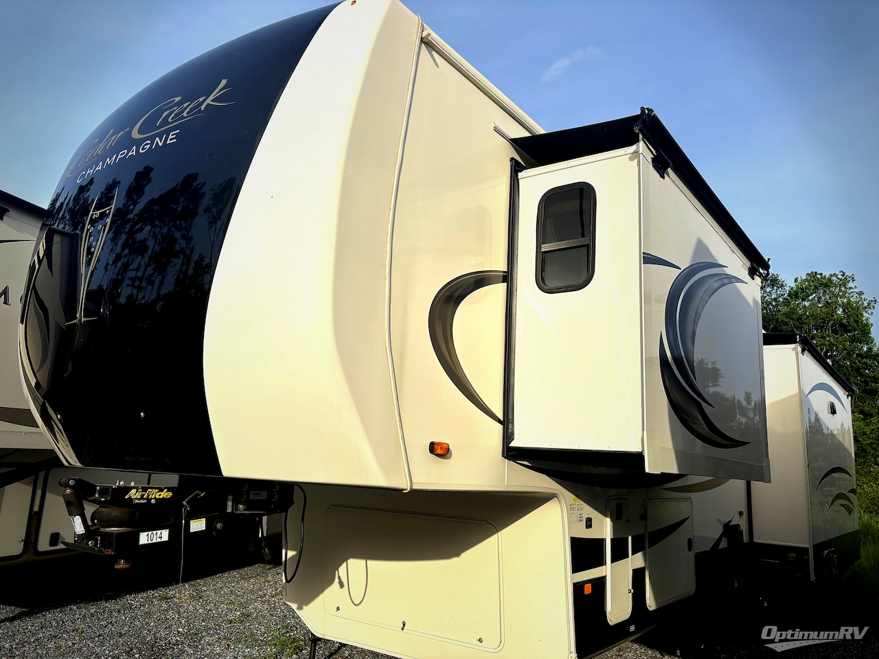 2020 Forest River Cedar Creek Champagne Edition 38EL Photo 4