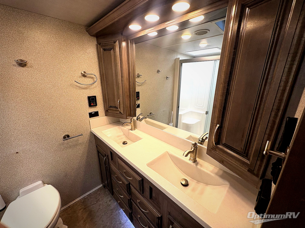 2020 Forest River Cedar Creek Champagne Edition 38EL Photo 15