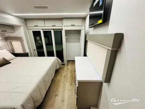 2025 Palomino Columbus 376DS RV Photo 4