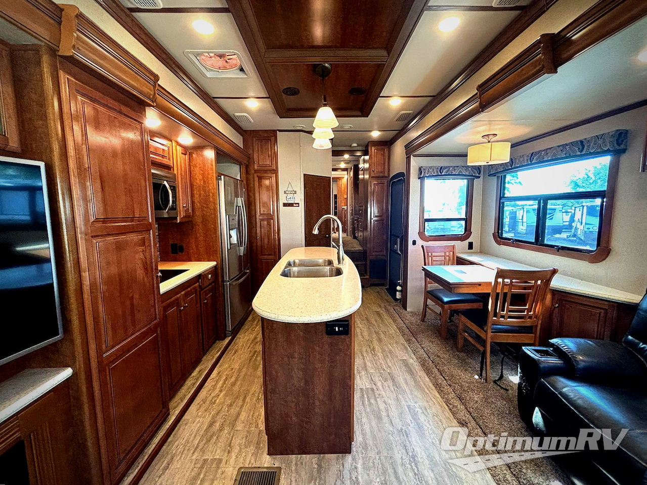 2017 Redwood Redwood 390WB Photo 5
