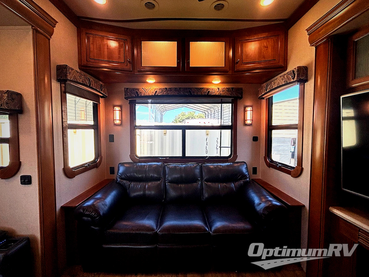 2017 Redwood Redwood 390WB Photo 8