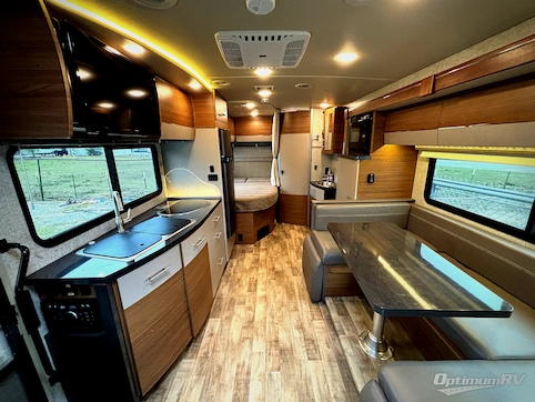 2017 Winnebago View 24J RV Photo 2