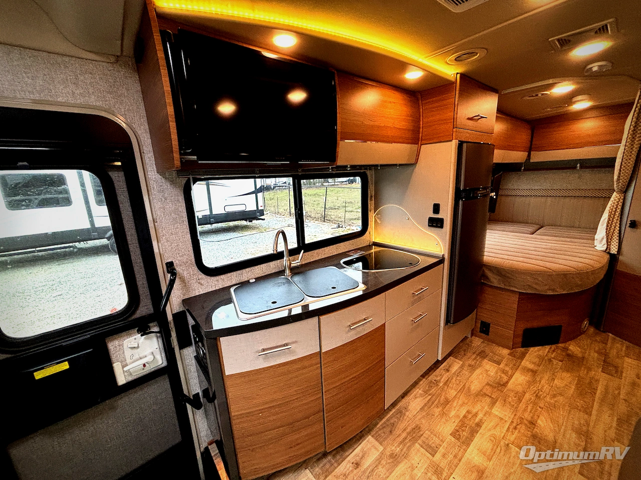 2017 Winnebago View 24J Photo 6