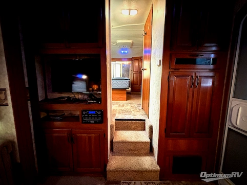 2011 Keystone Montana High Country 333DB RV Photo 2