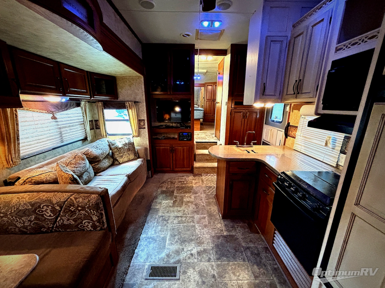 2011 Keystone Montana High Country 333DB Photo 5