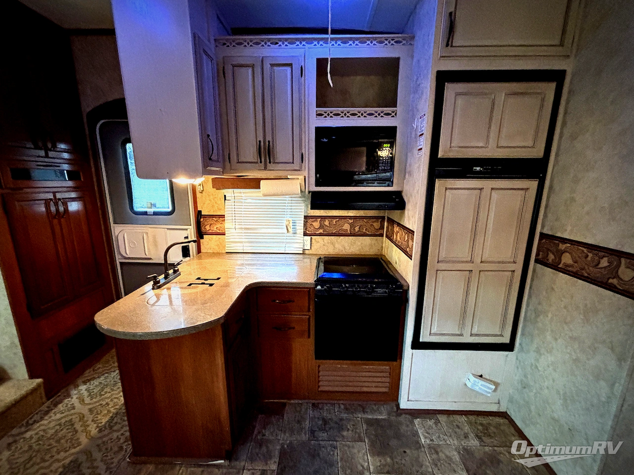 2011 Keystone Montana High Country 333DB Photo 6