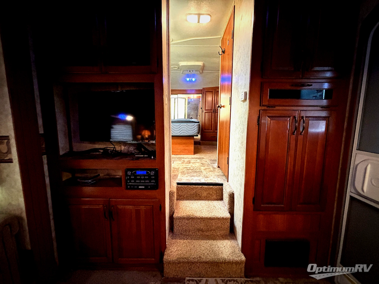 2011 Keystone Montana High Country 333DB Photo 7