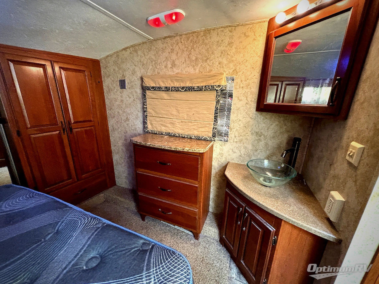 2011 Keystone Montana High Country 333DB Photo 9