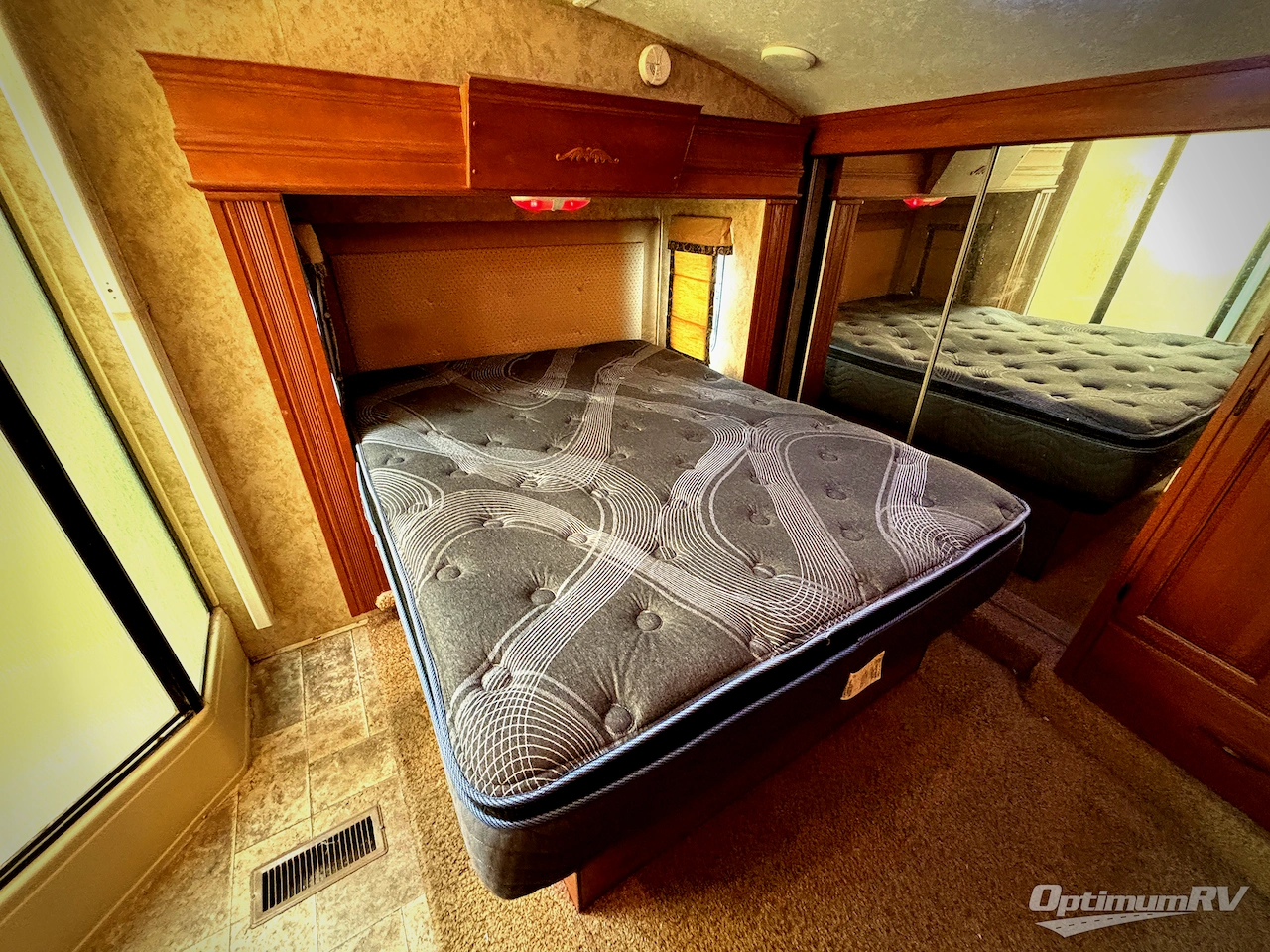 2011 Keystone Montana High Country 333DB Photo 8