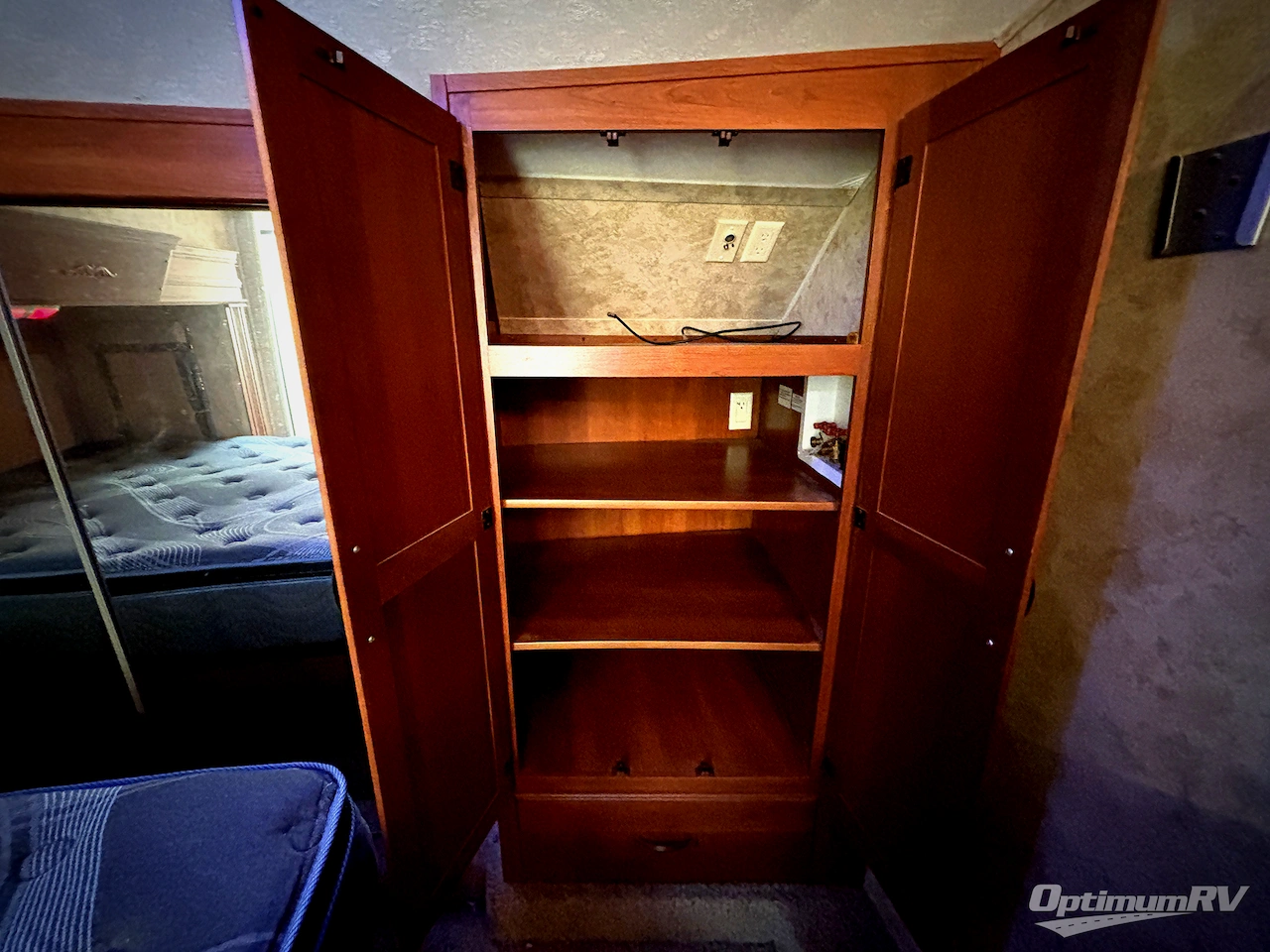 2011 Keystone Montana High Country 333DB Photo 10