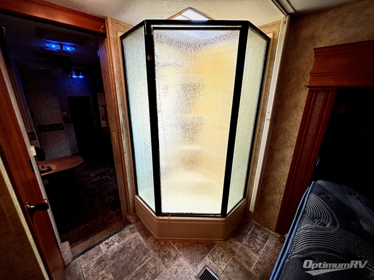 2011 Keystone Montana High Country 333DB Photo 12