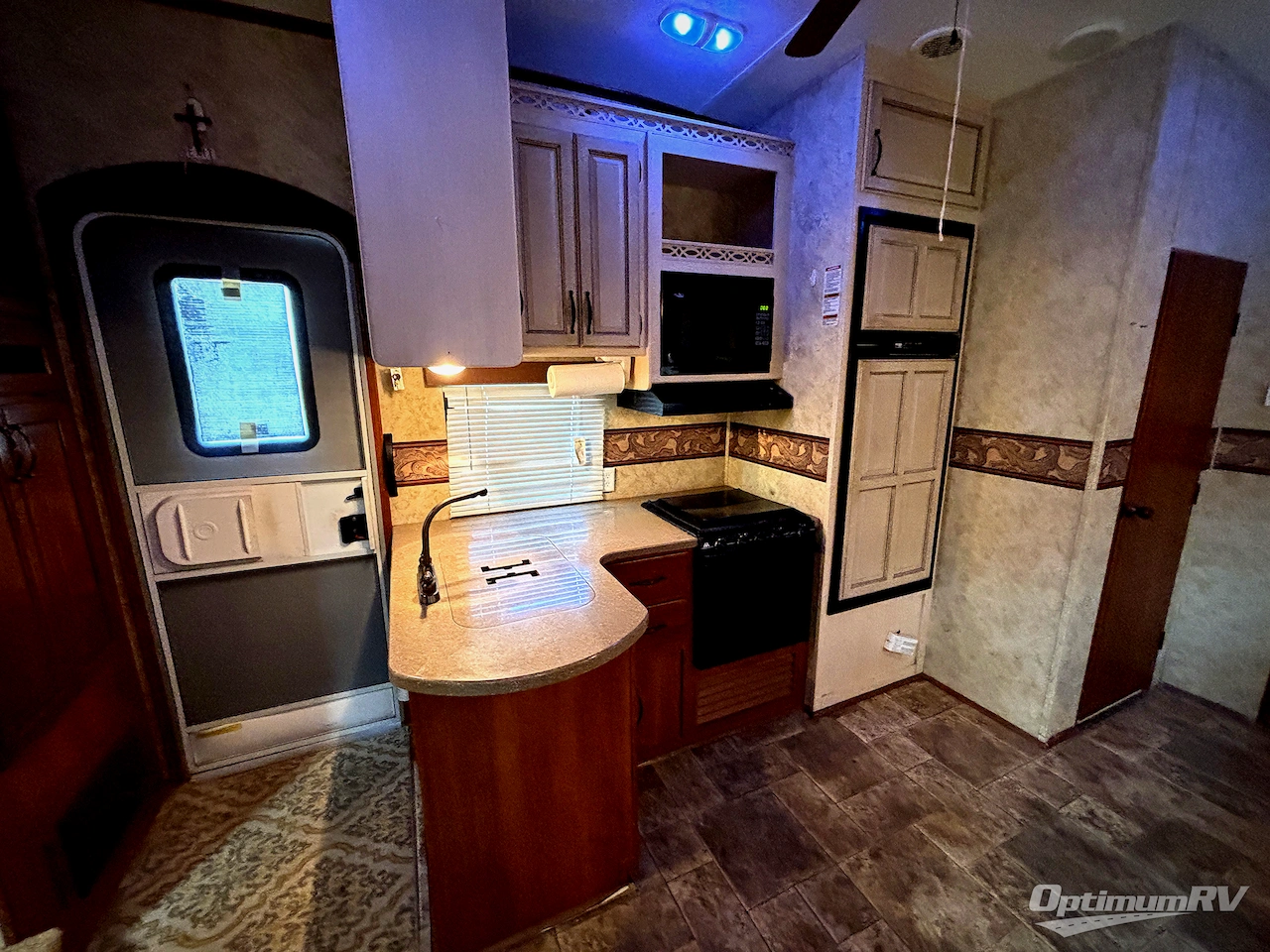 2011 Keystone Montana High Country 333DB Photo 14