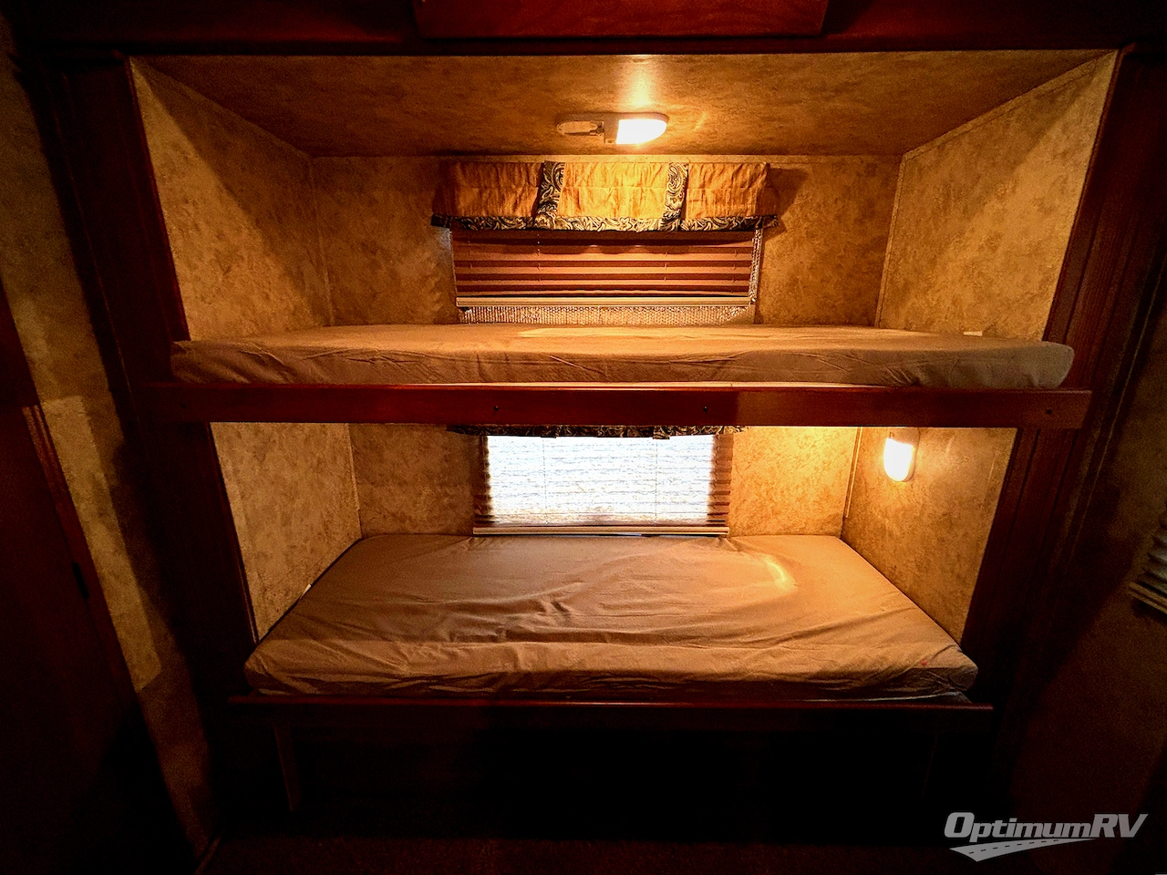 2011 Keystone Montana High Country 333DB Photo 20